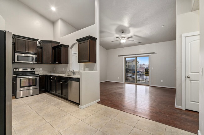 Building Photo - 127 Jordan Ridge Boulevard