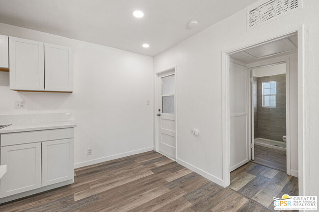 Building Photo - 1674 Vía Salida