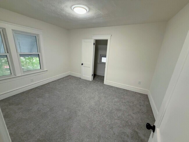 Building Photo - Newly renovated 3-bedroom, 1.5-bath home in Cleveland
