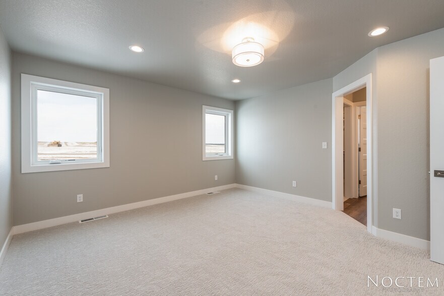 Building Photo - 5703 Iron Dr
