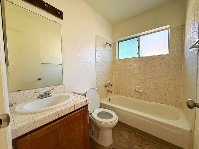 Building Photo - Charming 3-Bedroom Home for Rent in Highly Desirable Peoria School District!