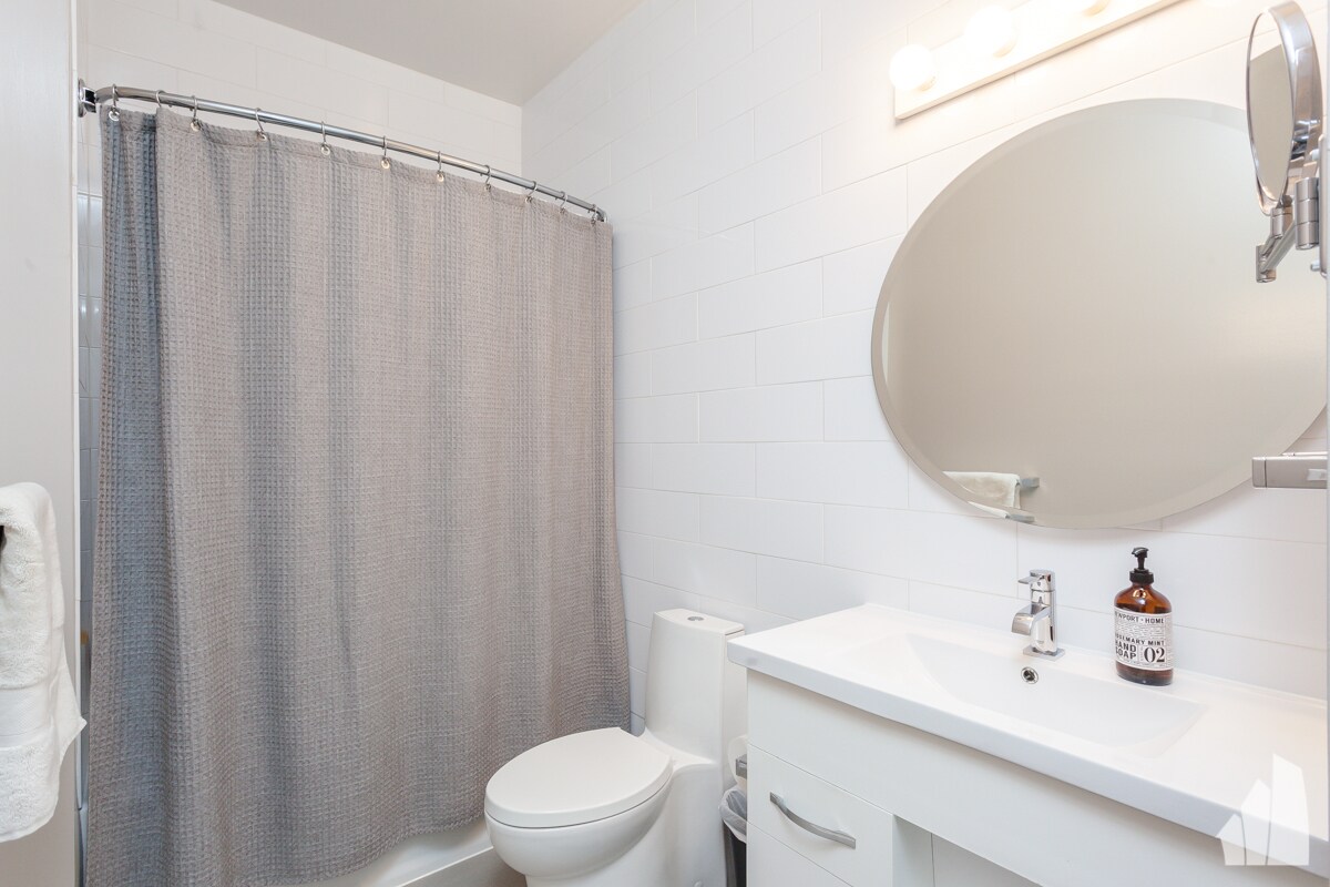 Building Photo - 1750 N Wolcott Ave