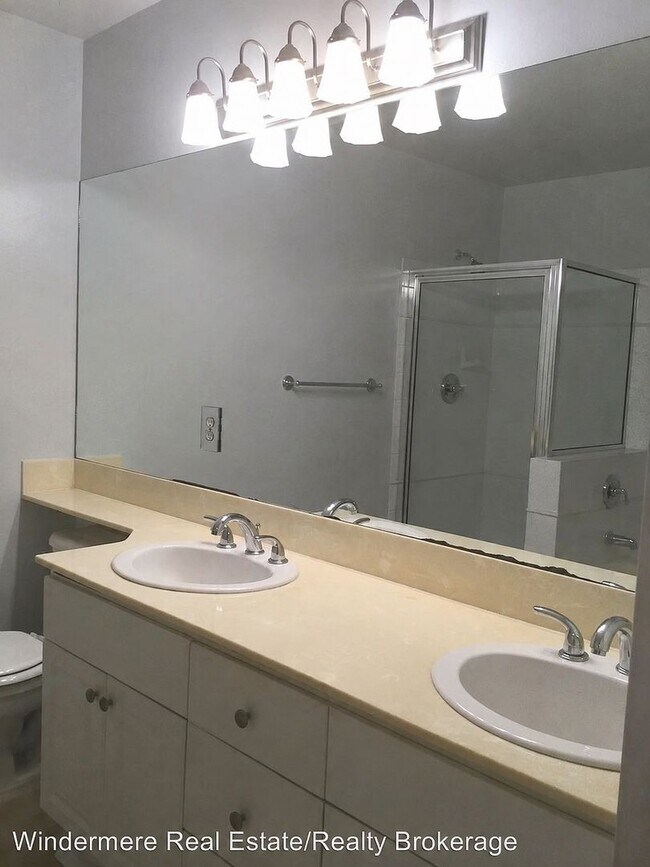 Building Photo - Mukilteo - 3 bdrm, 2 bath Townhome