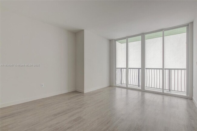 Building Photo - 1756 N Bayshore Dr