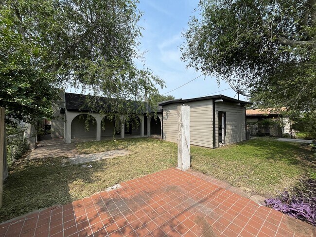 Building Photo - 3309 Mahan Dr