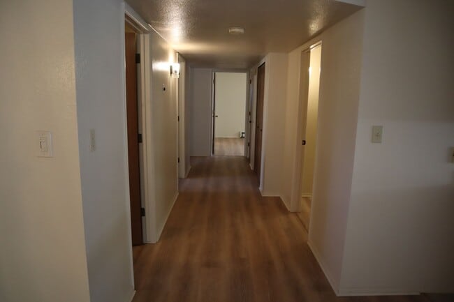 Building Photo - Livable, Lovable, & Avaiable!