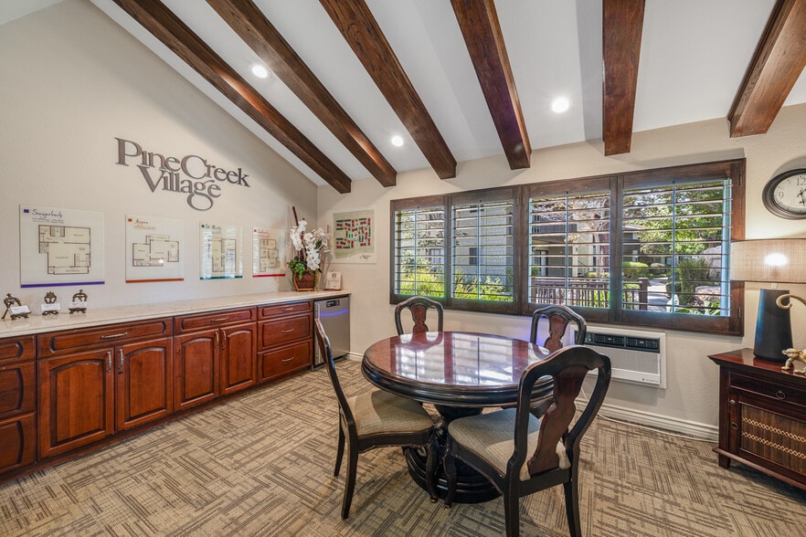 Primary Photo - Pinecreek Village Apartments