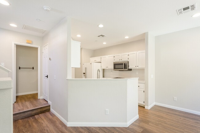 Building Photo - 6283 Citracado Cir