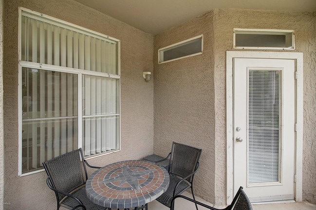 Building Photo - 3830 E Lakewood Parkway East