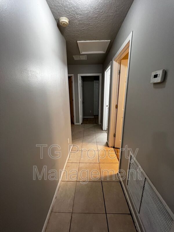 Building Photo - 7651 Bob O Link Rd