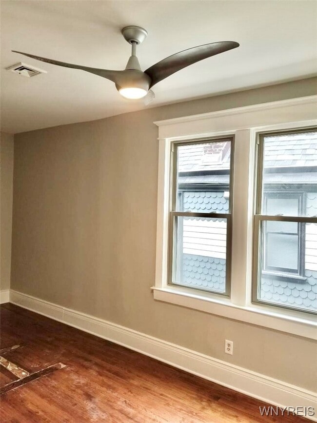 Building Photo - 72 Tracy St