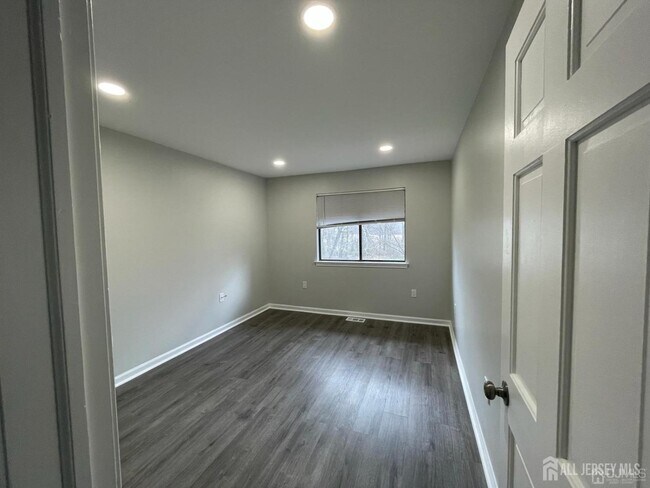 Building Photo - 42 Ashford Dr