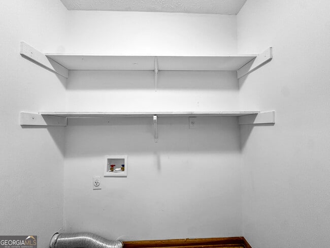 Building Photo - 290 Cornwallis Way