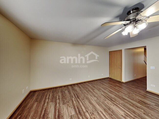 Building Photo - 329 Verbena Ln