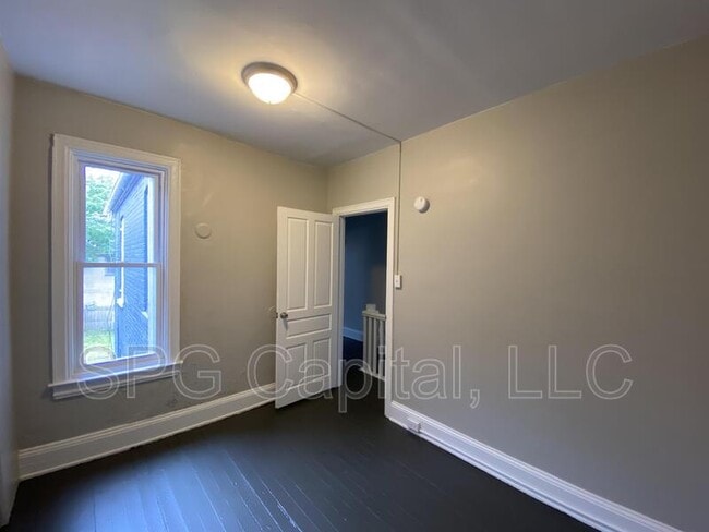 Building Photo - 116 Neater St