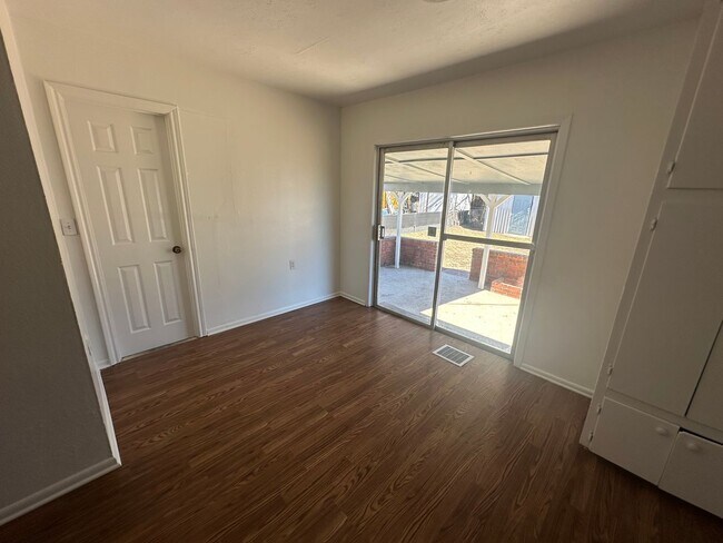 Building Photo - 1103 S 15th St