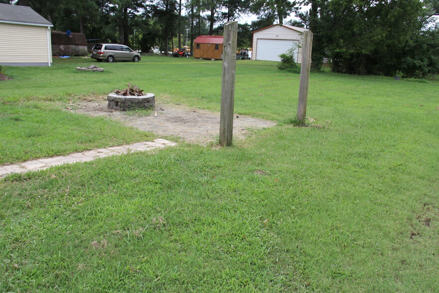 Building Photo - 15 Freeman Dr