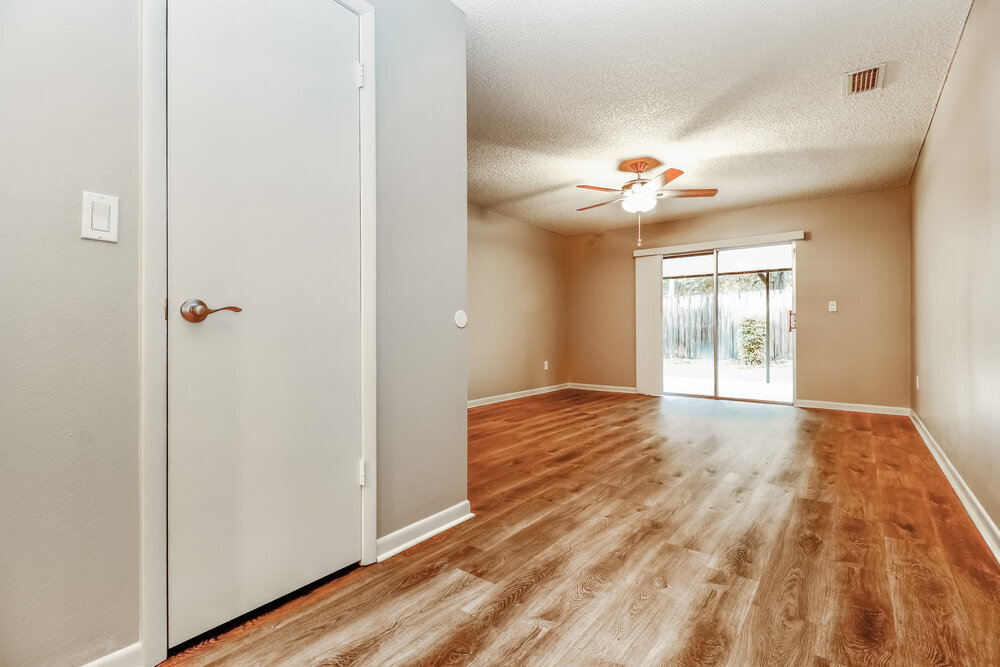 Building Photo - 1828 Craven Dr