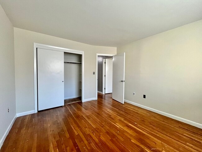 Building Photo - 128 Pleasant St