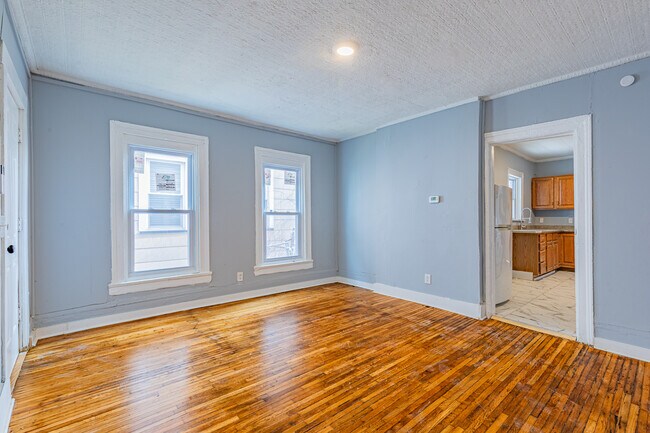 Building Photo - 383 Champlain St