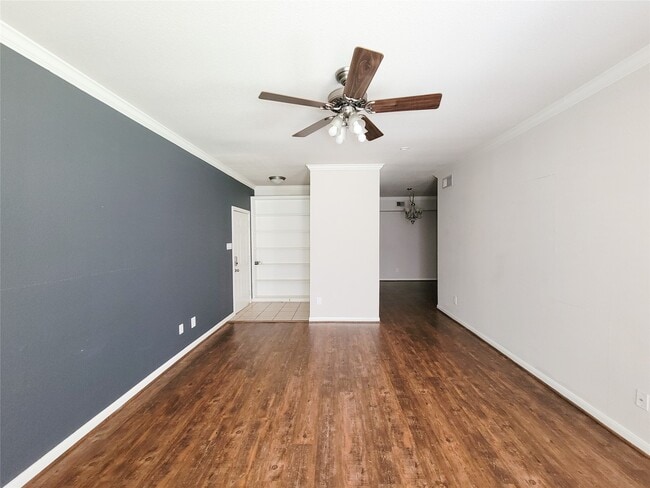 Building Photo - 2255 Braeswood Park Dr