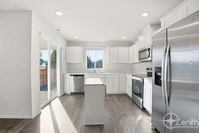 Building Photo - 7805 NE 100th Cir