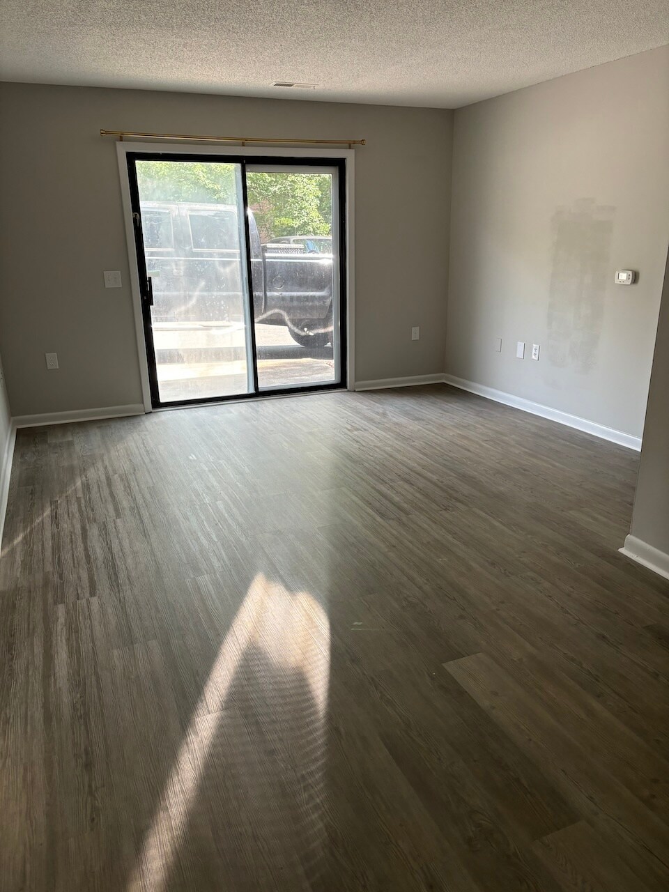 Building Photo - 1100 Crescent Dr
