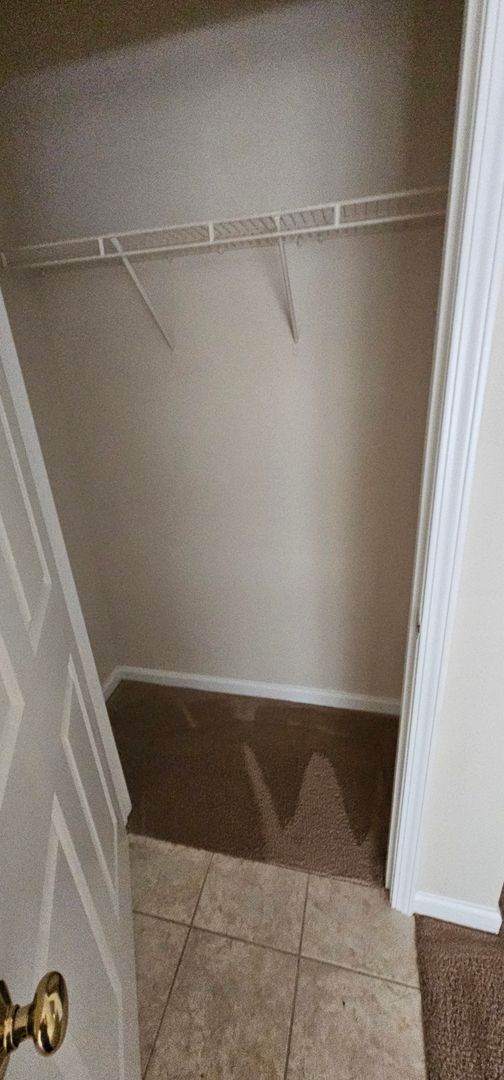 Building Photo - ****** HALF OFF FIRST FULL MONTH OF RENT!! ******