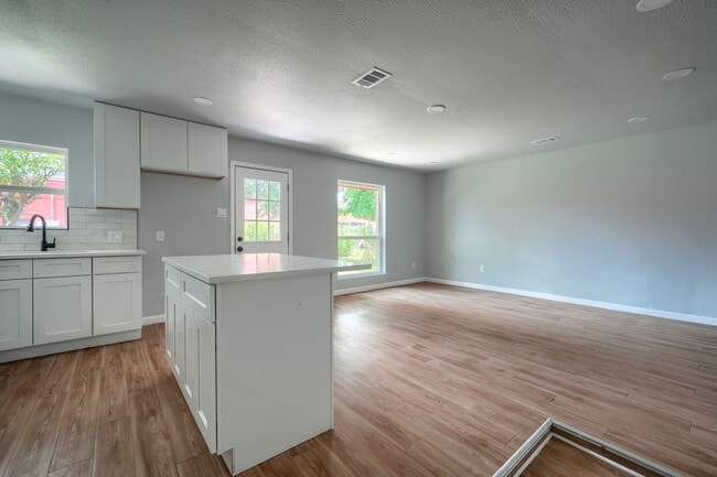 Building Photo - 2329 San Medina Ave