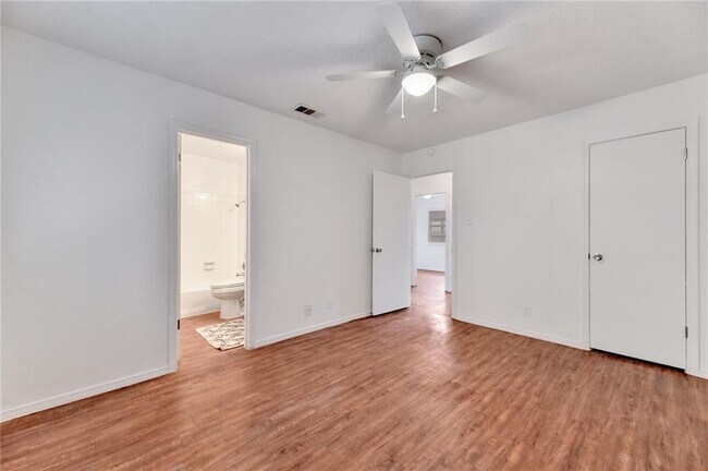 Building Photo - 11904 Broad Oaks Dr