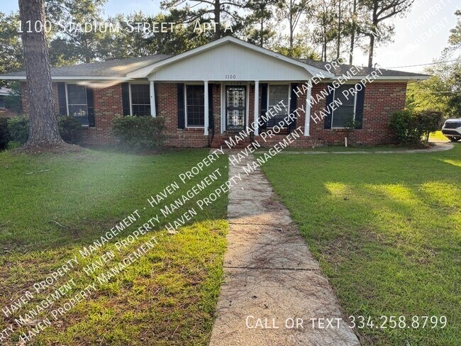 Primary Photo - 1100 Stadium St