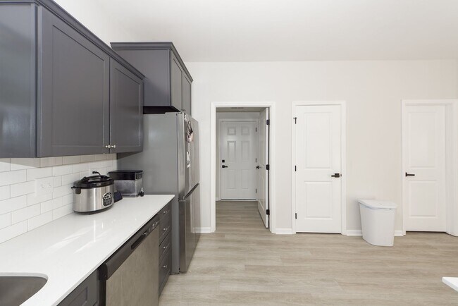 Building Photo - 4 Bedroom 2.5 Bath House in Woodland Lakes - Goose Creek