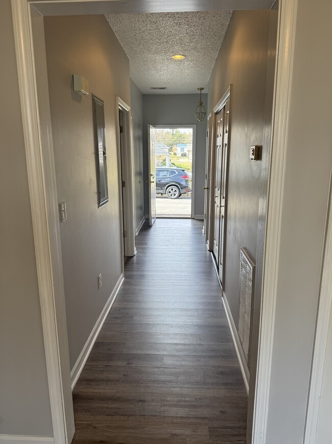 Building Photo - 3109 W Walnut St