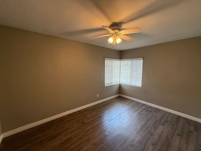 Building Photo - Huge 7 bed 3 bath house on Adobe (Lease ou...