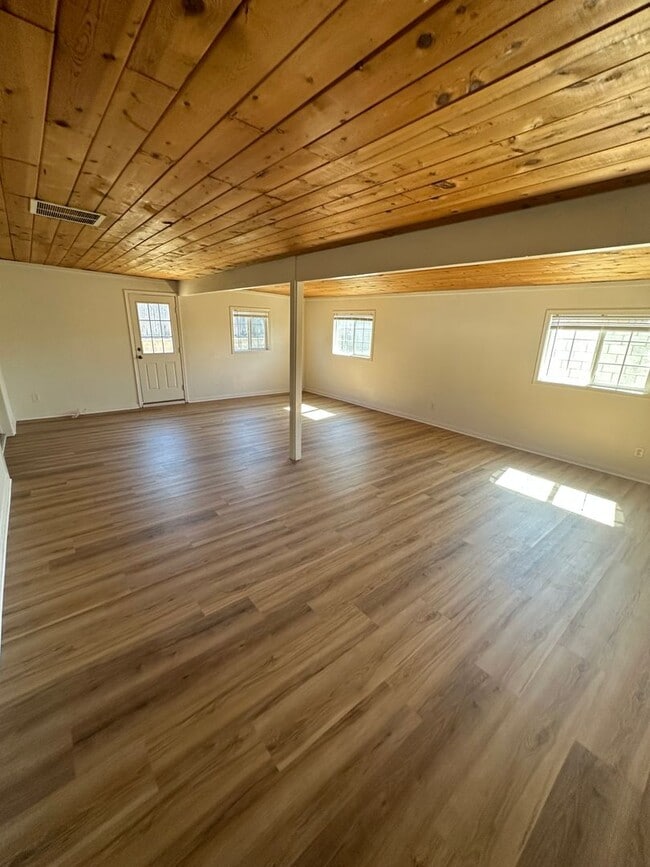 Building Photo - Newly Remodeled South Corona Family Home