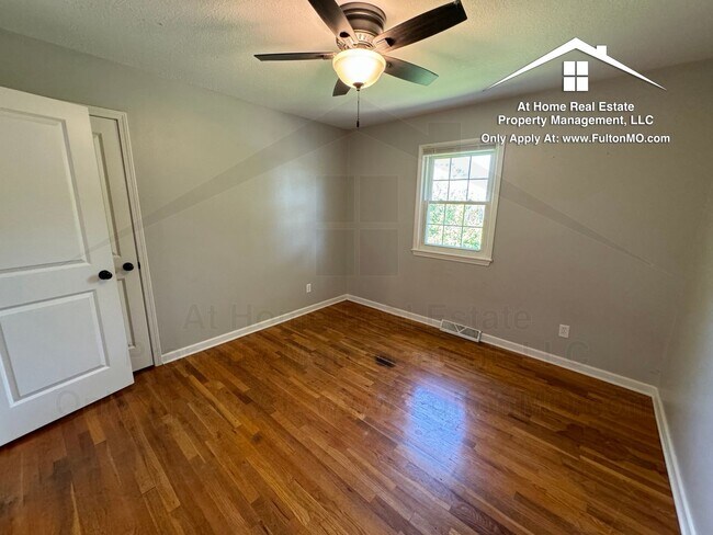 Building Photo - 1304 Bradley Ln