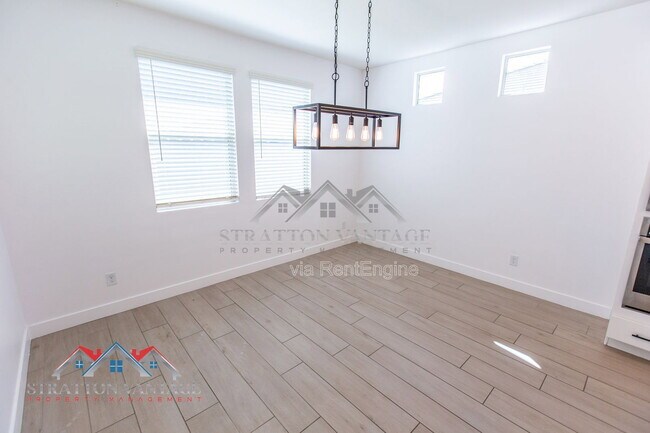 Building Photo - 15075 W McKinley St