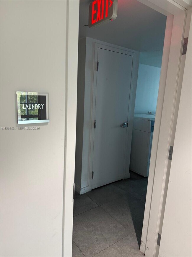 Building Photo - 437 SW 4th Ave