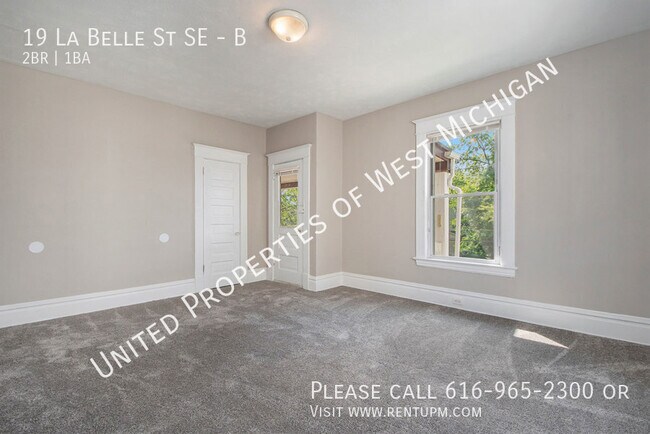 Building Photo - 19 La Belle St SE