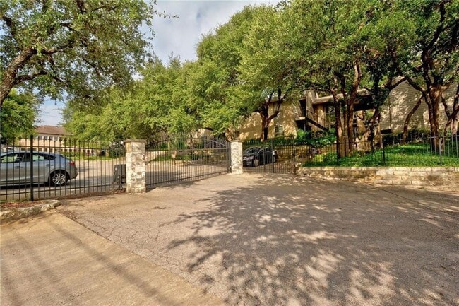 Building Photo - South Austin Condo located in Gated Community Off South 1st in Dawson Neighborhood