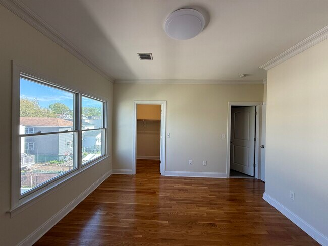 Building Photo - 398 Cator Ave