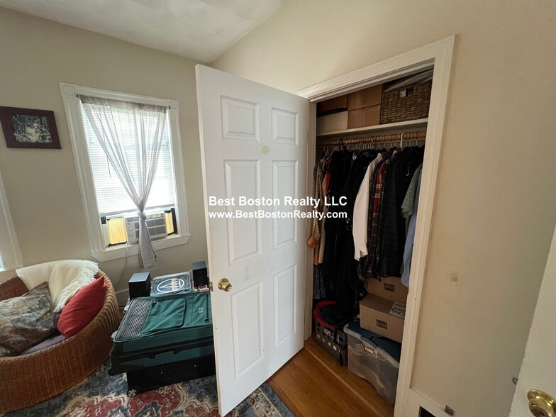 Building Photo - 24 Ellington Rd