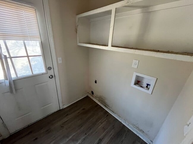 Building Photo - 2071 Cooperwell Dr