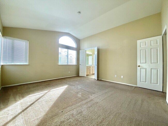 Building Photo - 8009 Dover Shores Ave