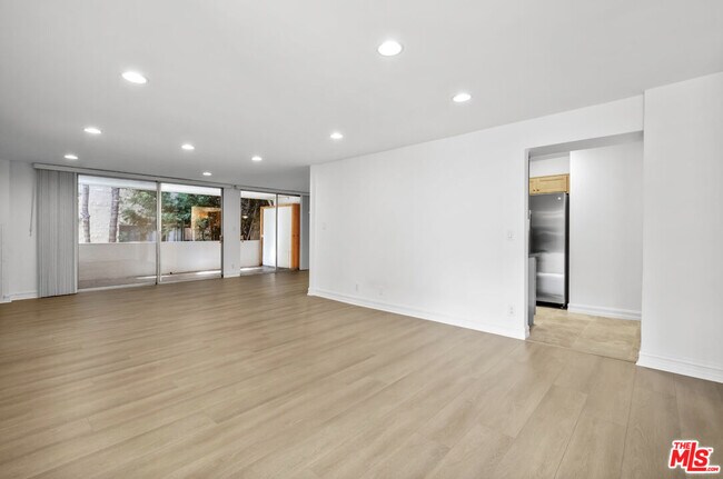 Building Photo - 262 N Crescent Dr