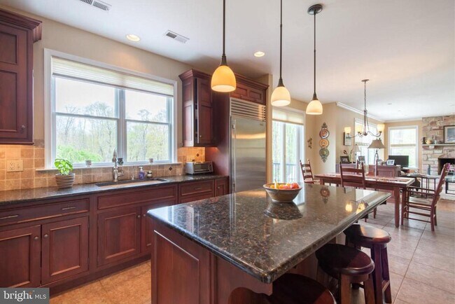 Building Photo - 4900 Hunt Field Dr