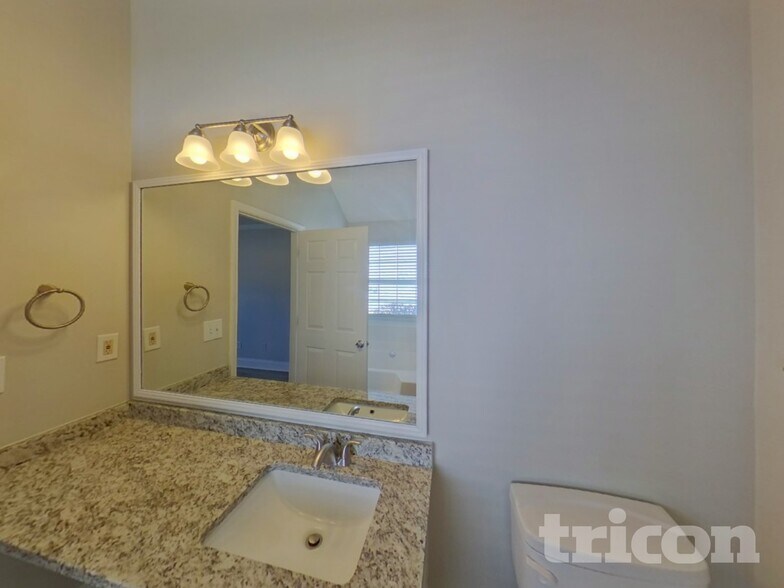 Building Photo - 602 Chartwell Ct