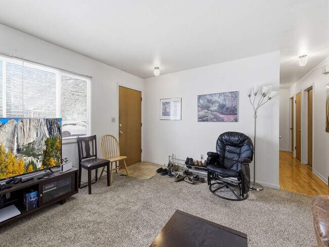 Building Photo - Prime Old Town Access | 3 Bed Home Near City Park + Downtown