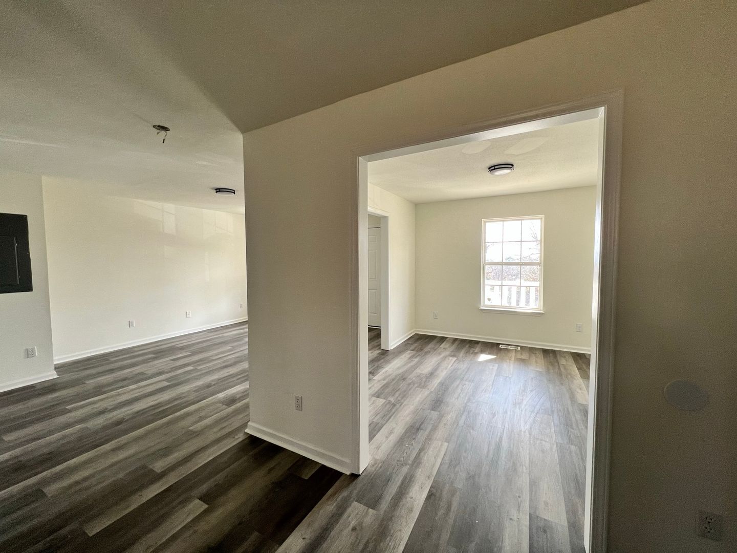 Building Photo - 829 Sylvan Dr