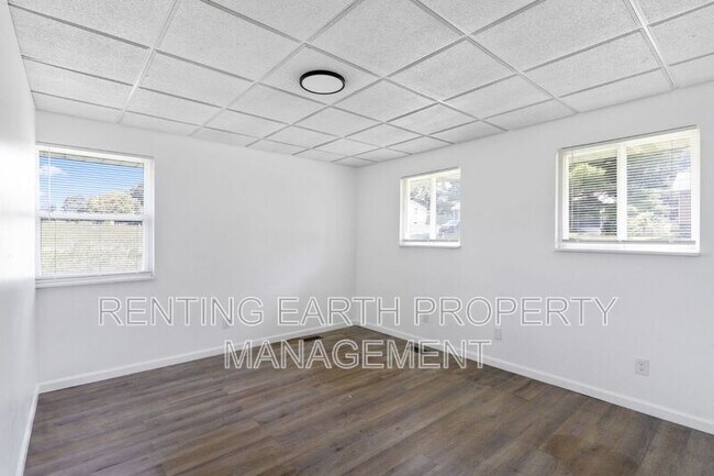 Building Photo - 9835 Winkler Dr